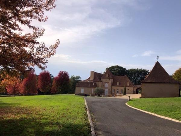 Magnifique manoir en pierre du 17 ème siècle.