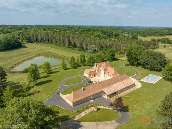 Magnifique manoir en pierre du 17 ème siècle.