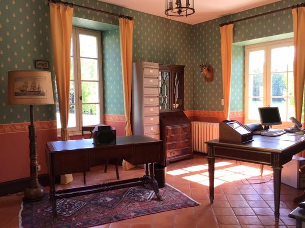 Magnifique manoir en pierre du 17 ème siècle.