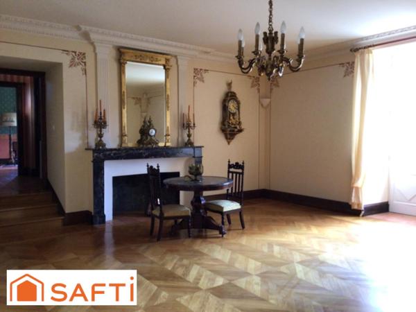 Magnifique manoir en pierre du 17 ème siècle.