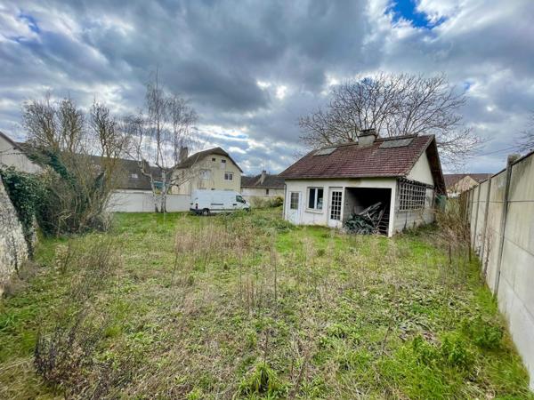 Beau terrain plat divisible de 880M2 avec atelier