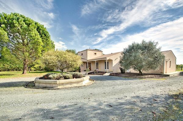 Maison à vendre 8 pièces proche de LA JARRIE (17)