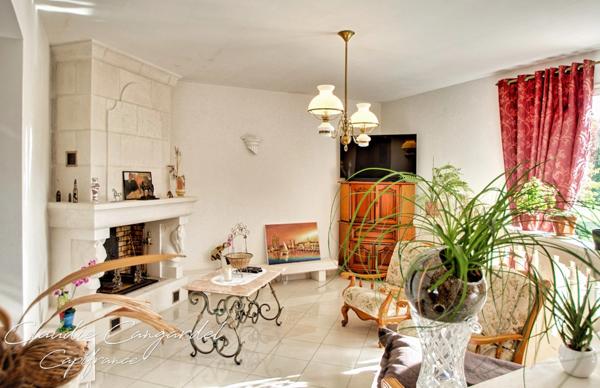 Maison à vendre 8 pièces proche de LA JARRIE (17)