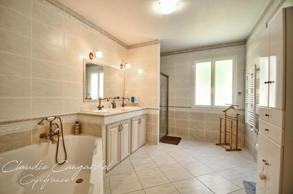 Maison à vendre 8 pièces proche de LA JARRIE (17)