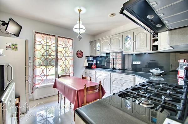 Maison à vendre 8 pièces proche de LA JARRIE (17)