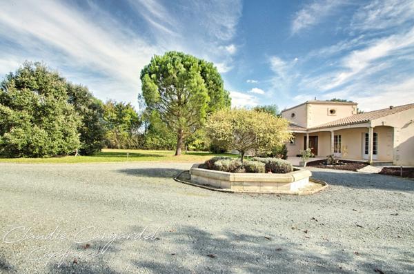 Maison à vendre 8 pièces proche de LA JARRIE (17)