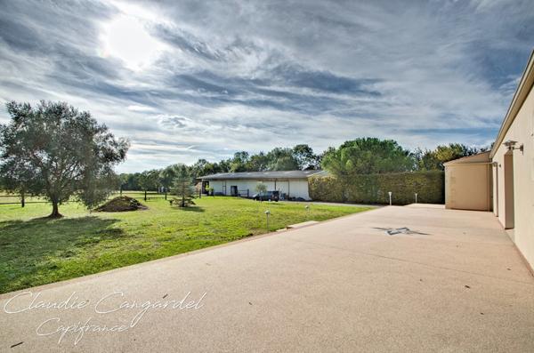 Maison à vendre 8 pièces proche de LA JARRIE (17)