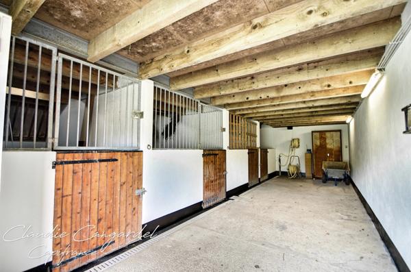 Maison à vendre 8 pièces proche de LA JARRIE (17)