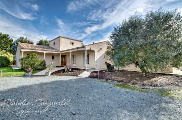 Maison à vendre 8 pièces proche de LA JARRIE (17)