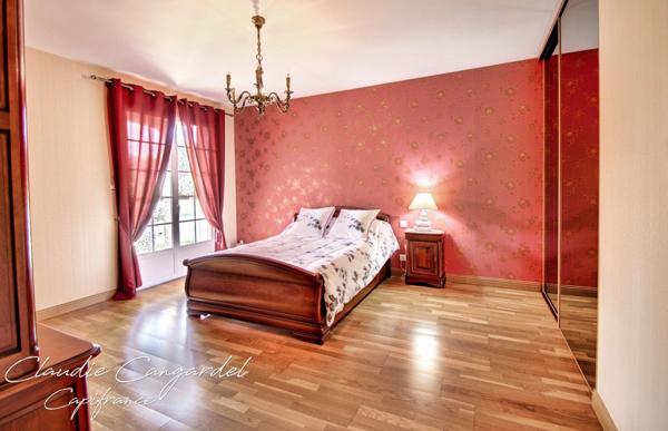 Maison à vendre 8 pièces proche de LA JARRIE (17)