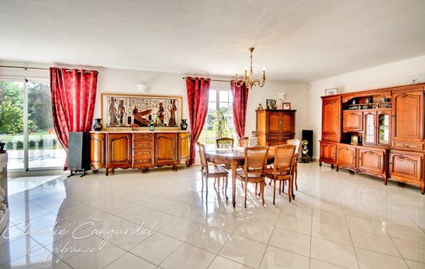 Maison à vendre 8 pièces proche de LA JARRIE (17)