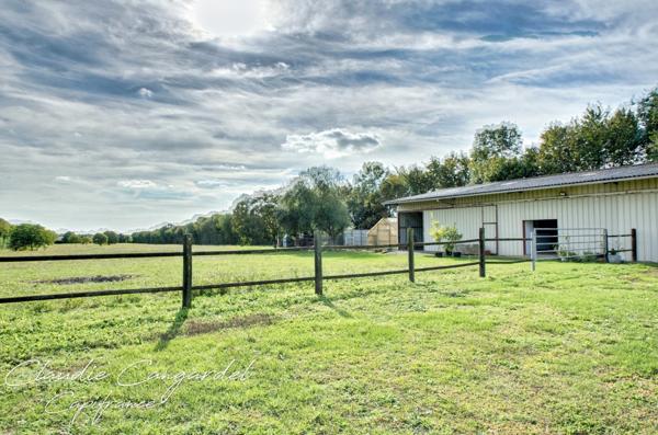 Maison à vendre 8 pièces proche de LA JARRIE (17)