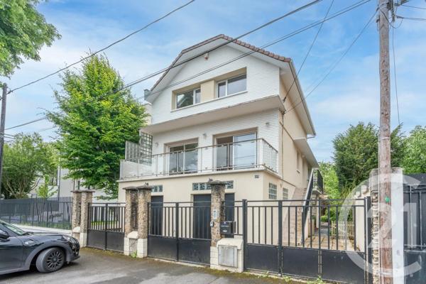 Maison à vendre  5 pièces - 109,50 m 2   ST MAUR DES FOSSES  - 94