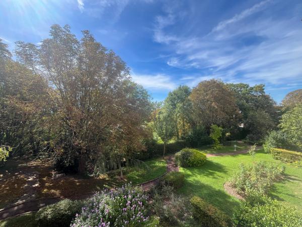 A VENDRE 2P 45m² VUE JARDIN BALCON LES HESPERIDES VAL DE BEAUTE