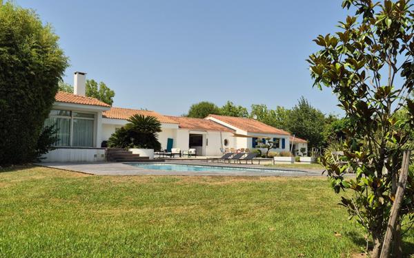 Maison à vendre    6 pièces • 295 m2 La Crau