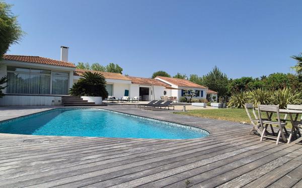 Maison à vendre    6 pièces • 295 m2 La Crau