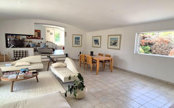 Maison à vendre    6 pièces • 295 m2 La Crau