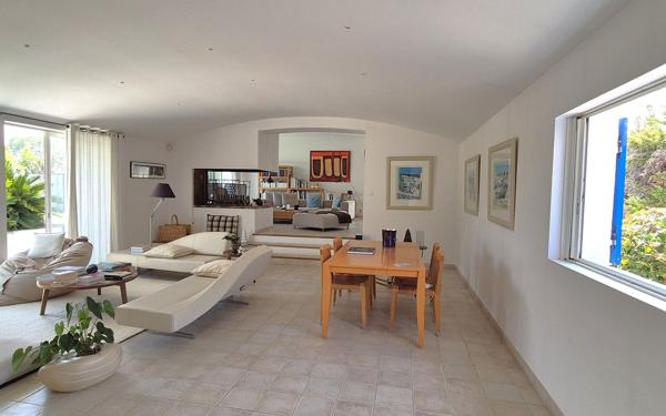 Maison à vendre    6 pièces • 295 m2 La Crau