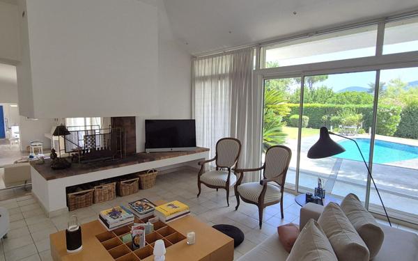 Maison à vendre    6 pièces • 295 m2 La Crau