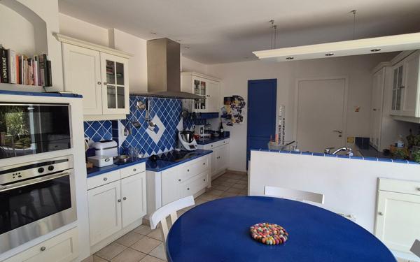 Maison à vendre    6 pièces • 295 m2 La Crau