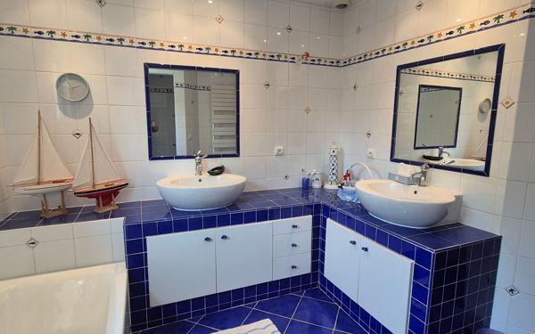 Maison à vendre    6 pièces • 295 m2 La Crau