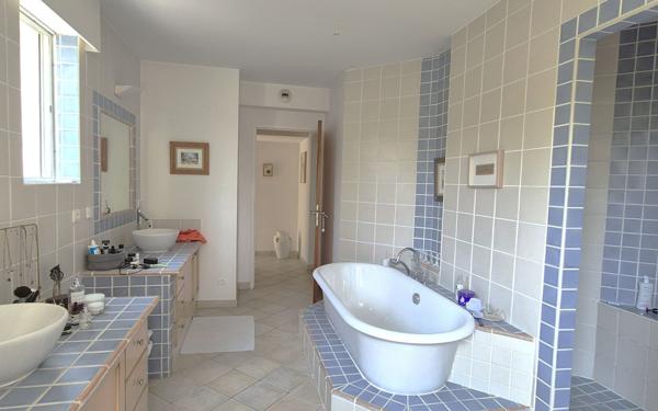 Maison à vendre    6 pièces • 295 m2 La Crau