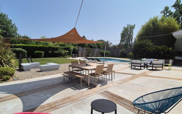 Maison à vendre    6 pièces • 295 m2 La Crau