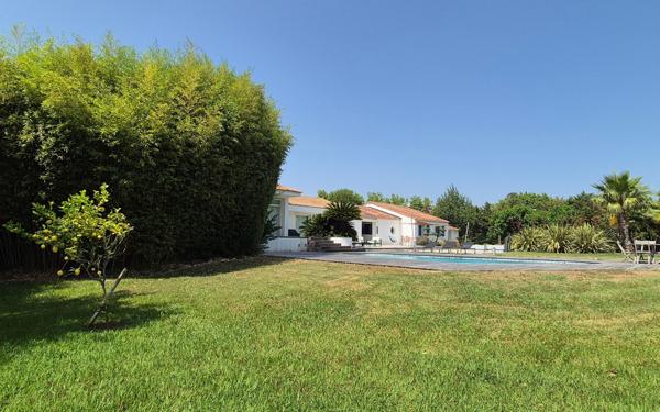 Maison à vendre    6 pièces • 295 m2 La Crau