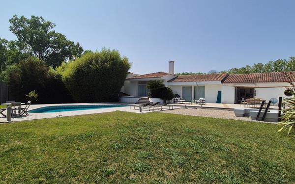 Maison à vendre    6 pièces • 295 m2 La Crau