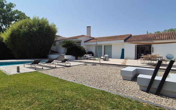 Maison à vendre    6 pièces • 295 m2 La Crau