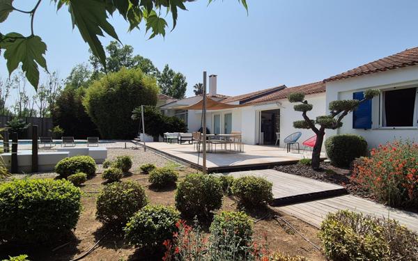 Maison à vendre    6 pièces • 295 m2 La Crau