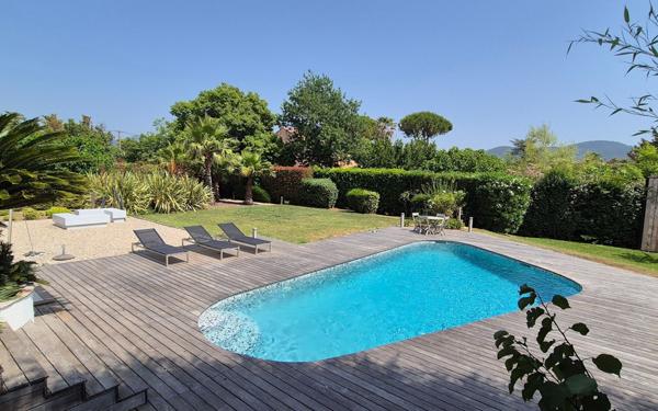 Maison à vendre    6 pièces • 295 m2 La Crau