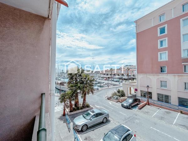 Vue port, terrasse plein sud et parking sécurisé