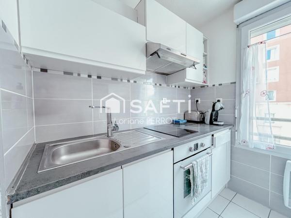 Vue port, terrasse plein sud et parking sécurisé