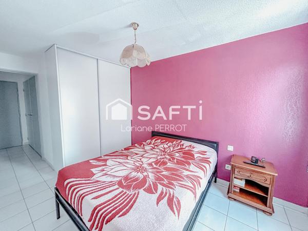 Vue port, terrasse plein sud et parking sécurisé