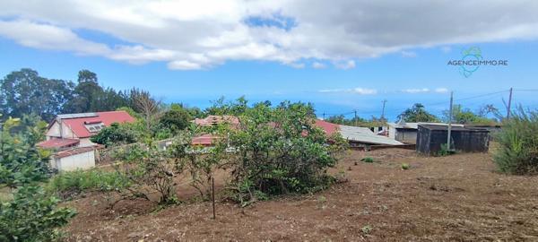 Terrain constructible de 534m2 à St Paul secteur LE GUILLAUME