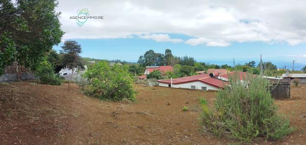 Terrain constructible de 534m2 à St Paul secteur LE GUILLAUME