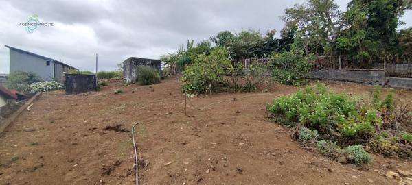 Terrain constructible de 534m2 à St Paul secteur LE GUILLAUME
