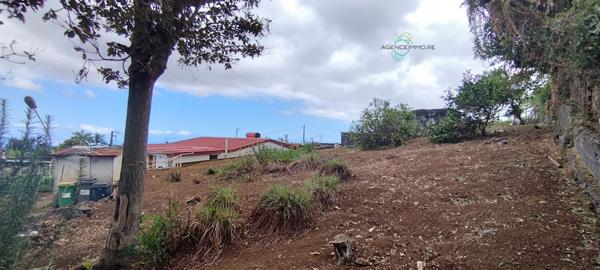 Terrain constructible de 534m2 à St Paul secteur LE GUILLAUME