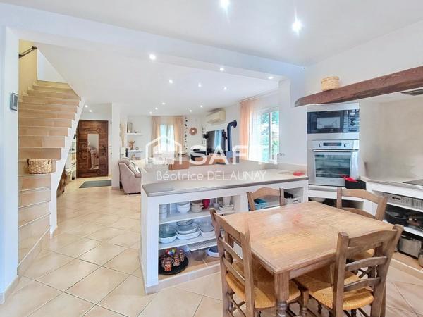 VILLA D'ENVIRON DE 140 m², PISCINE ET GARAGE