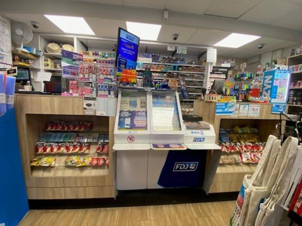 PROCHE DE NICE (06)TABAC LOTO PMU 395 000 EUROS