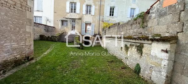 Maison Charentaise située au cœur de Rouillac
