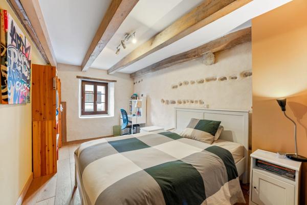 À VENDRE – Charmante ferme rénovée avec gîte indépendant et grange – Prévessin-Moëns