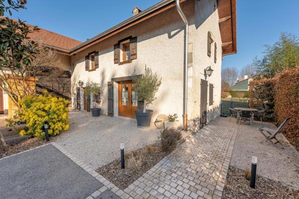 À VENDRE – Charmante ferme rénovée avec gîte indépendant et grange – Prévessin-Moëns