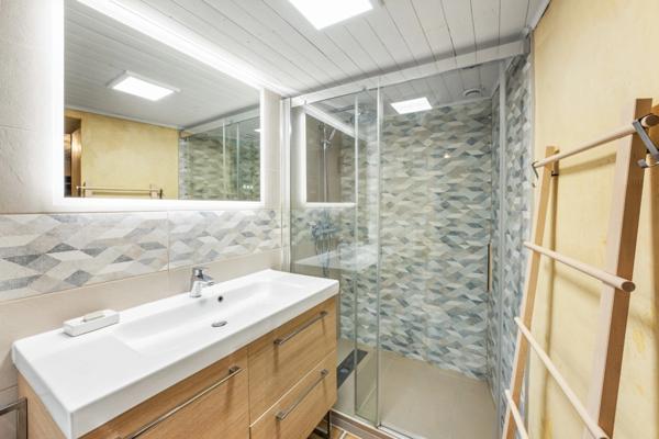 À VENDRE – Charmante ferme rénovée avec gîte indépendant et grange – Prévessin-Moëns