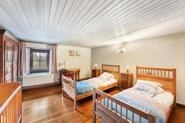 À VENDRE – Charmante ferme rénovée avec gîte indépendant et grange – Prévessin-Moëns