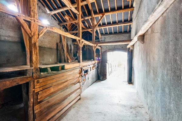 À VENDRE – Charmante ferme rénovée avec gîte indépendant et grange – Prévessin-Moëns