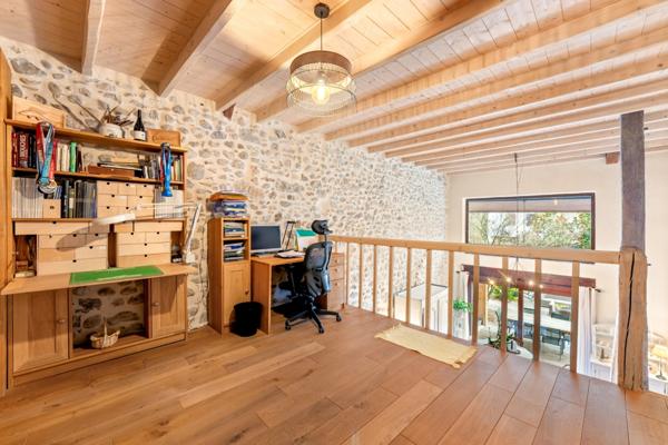 À VENDRE – Charmante ferme rénovée avec gîte indépendant et grange – Prévessin-Moëns