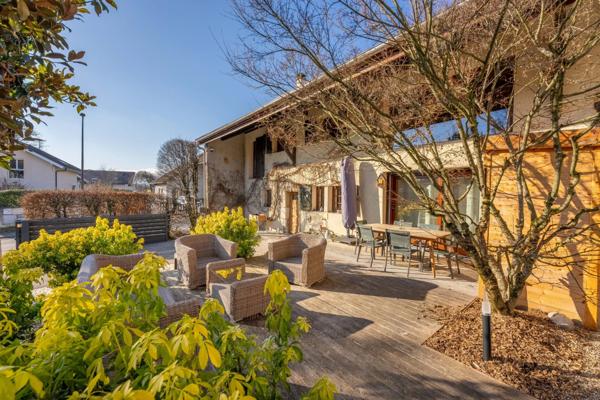 À VENDRE – Charmante ferme rénovée avec gîte indépendant et grange – Prévessin-Moëns