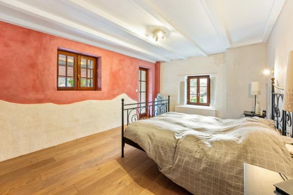 À VENDRE – Charmante ferme rénovée avec gîte indépendant et grange – Prévessin-Moëns